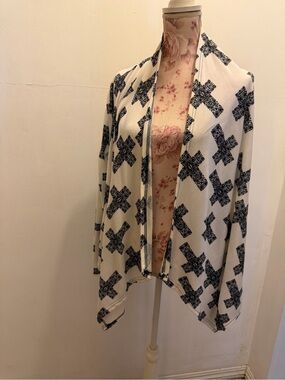 Hot Ginger white Knit Top with Black Printed Cross Cardigan